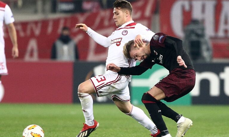 Κούτρης: Όπου λαλούν πολλοί κοκόροι