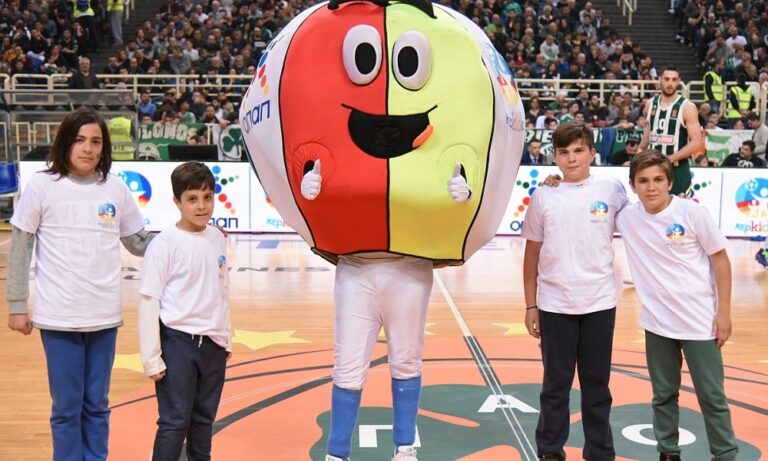 Κερkida ΟΠΑΠ: Τα παιδιά κατέβηκαν στο παρκέ και έπαιξαν μπάσκετ στο κατάμεστο ΟΑΚΑ