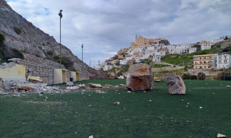 Σύρος: Κατολίσθηση κατέστρεψε γήπεδο! (pics)