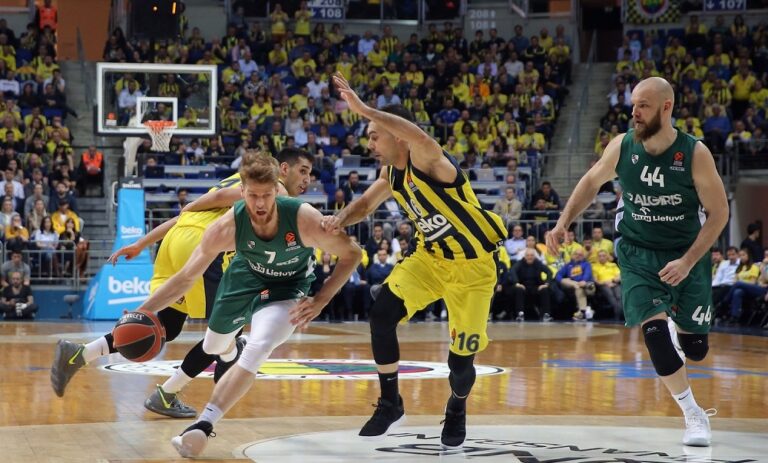 Euroleague: Γουάιτ και Γουόκαπ… ταλαιπωρούν τη Φενέρ (videos)