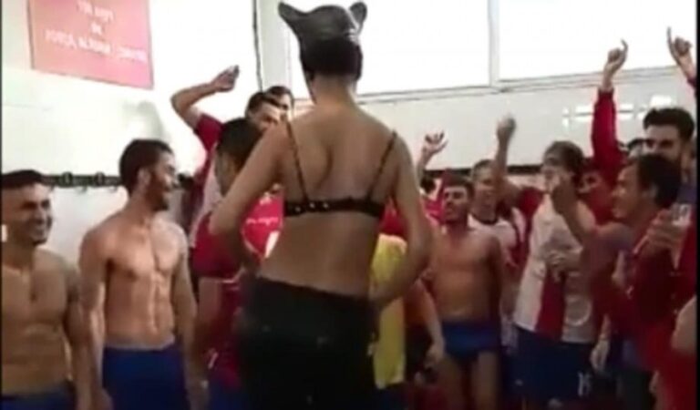 Ομάδα στην Ισπανία γιόρτασε την άνοδο με στρίπερ! (vid)