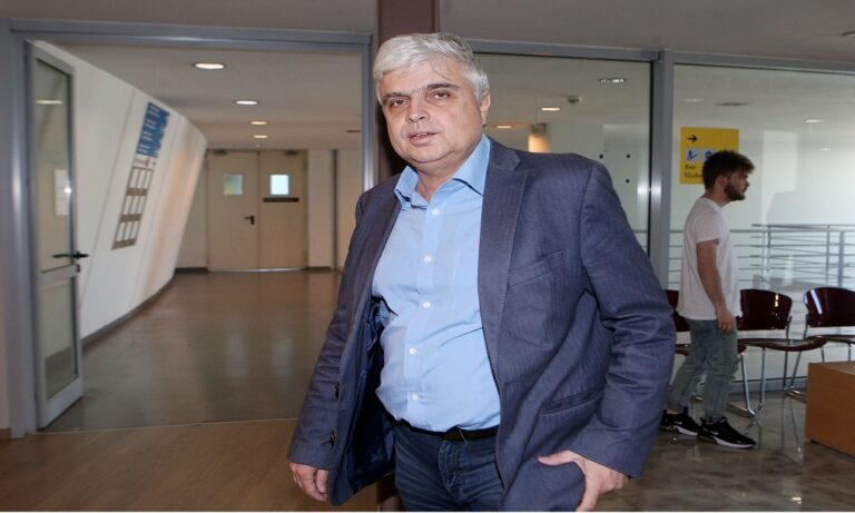 Παπαδόπουλος: «Ο Ολυμπιακός δεν θέλει να τελειώσει το πρωτάθλημα»