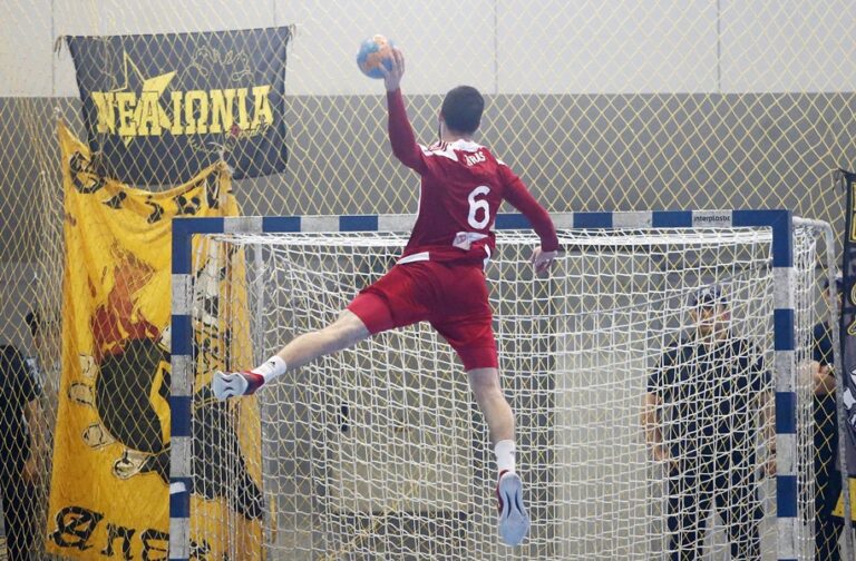 ΑΕΚ-Ολυμπιακός 21-28: Πρωταθλητής στην «κόλαση» του ΟΑΚΑ