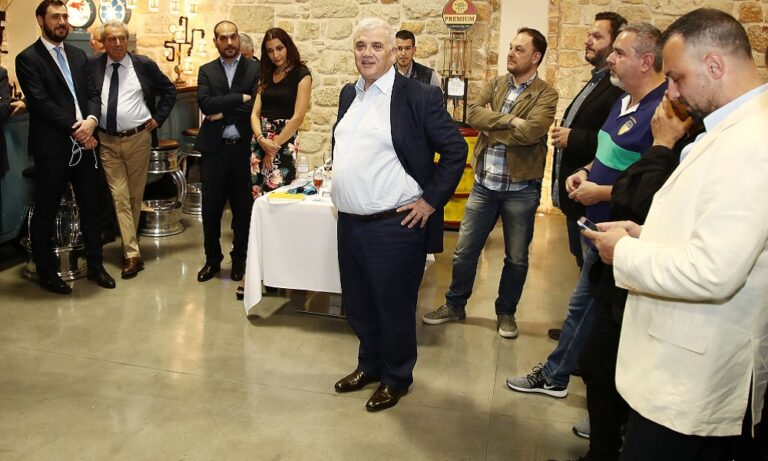 Μελισσανίδης: «Μόνο οι καρδιακοί και οι χούντες δεν ξέρουν την ώρα τους»