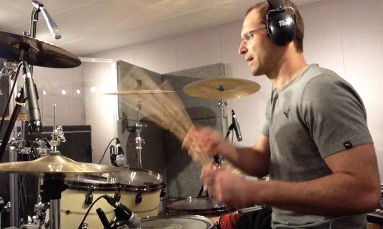 Ο Πετρ Τσεχ θα κάνει τραγούδι με τους Queen! (vid)