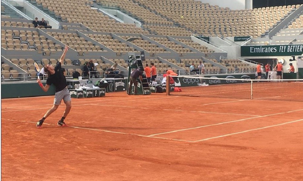 Roland Garros: Τσιτσιπάς στα… μαλακά, «κόλαση» για Σάκκαρη