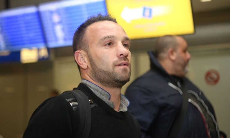 Ολυμπιακός: Εξετάσεις και υπογράφει ο Βαλμπουενά (vid)