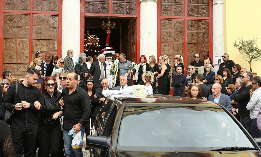 Το τελευταίο αντίο στον Μανώλη Υφαντή