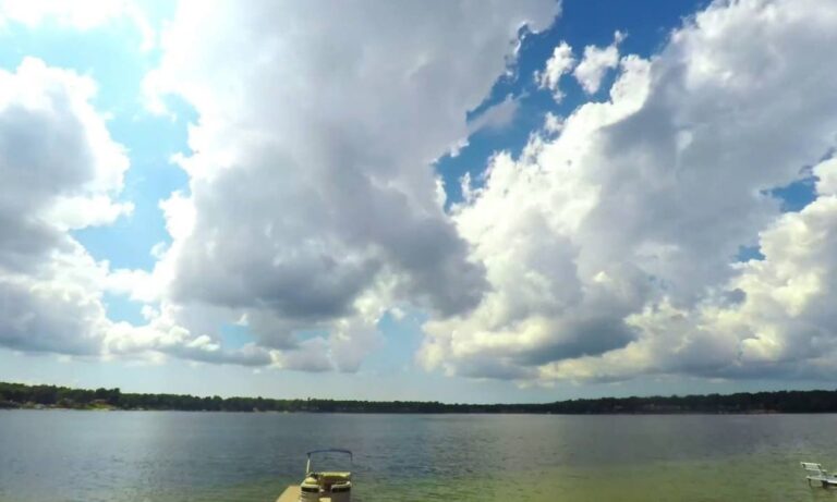 Καιρός: Αίθριος με βροχές στα δυτικά