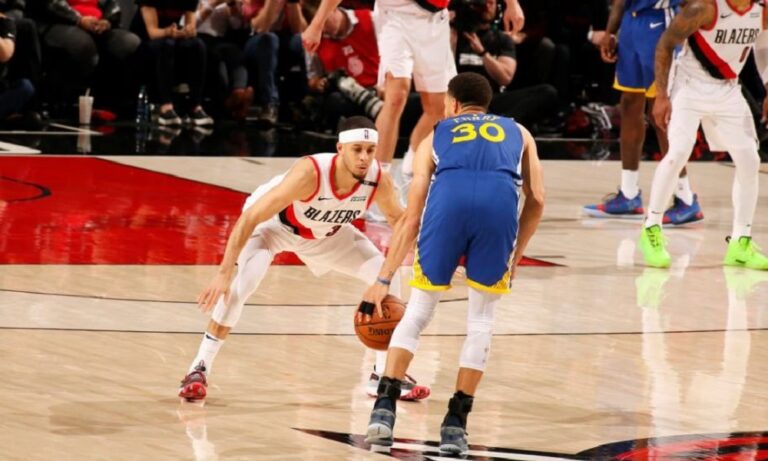 Με «υπογραφή» Κάρι «σφραγίζουν» το εισιτήριο για τους τελικούς οι Γουόριορς