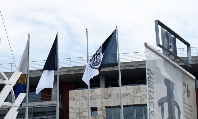 ΠΑΟΚ: Άγνωστοι κατέβασαν τις σημαίες από το δημαρχείο Θεσσαλονίκης