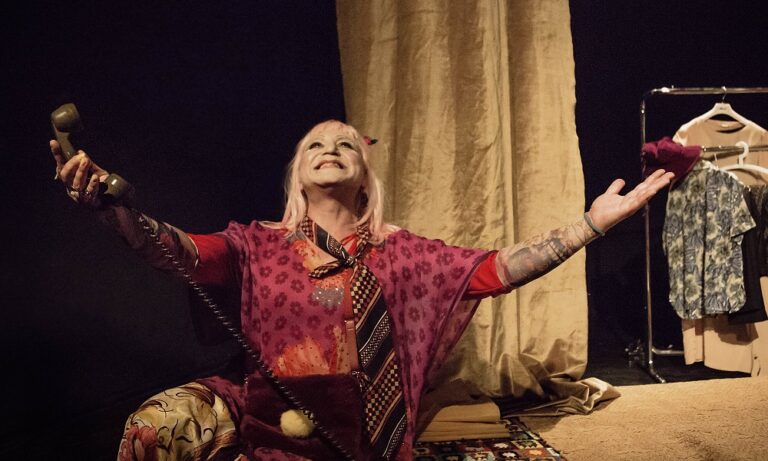 Πρεμιέρα της παράστασης «Όταν κρεμάσουν τις όμορφες»