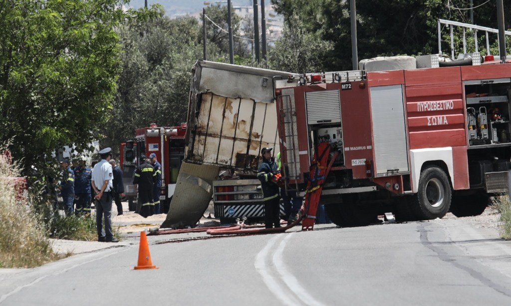Τροχαίο στο Μαρκόπουλο: Δύο νεκροί κι ένας τραυματίας