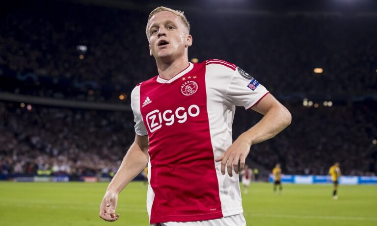 Μάχη Ρεάλ-Μπαρτσελόνα για τον Φαν Ντε Μπέεκ