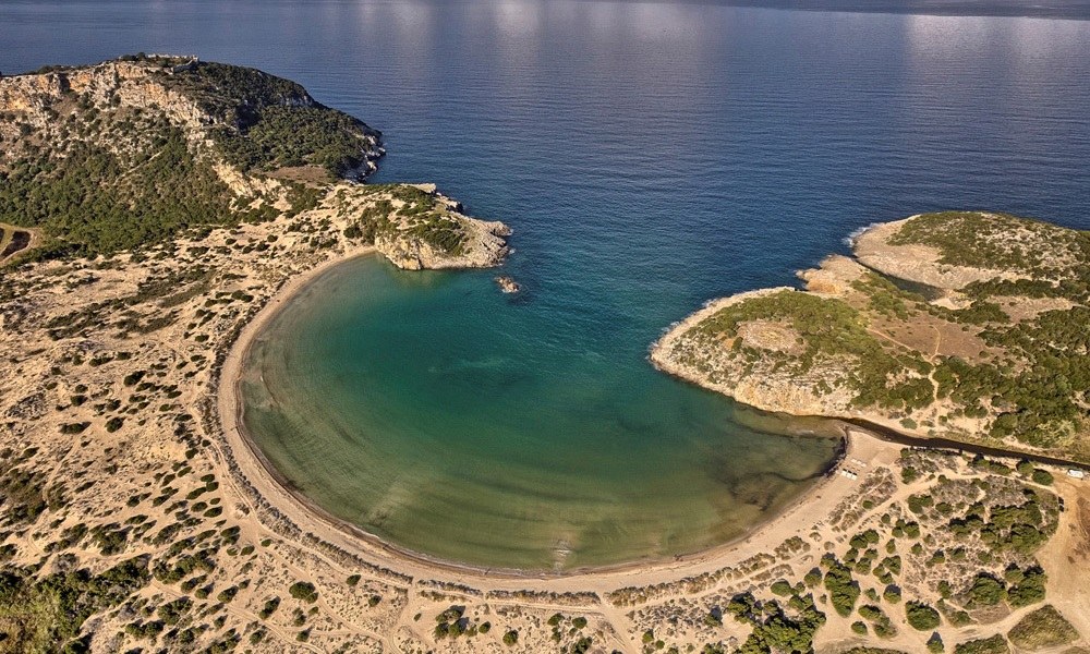 Οι δρομείς θα διασχίσουν την πανέμορφη παραλία της Βοϊδοκοιλιάς (photo by Loukas Hapsis)