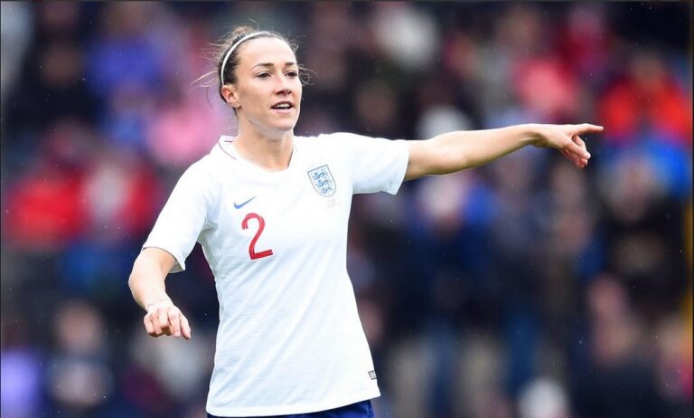 Λούσι Μπρονζ: Η καλύτερη γυναίκα ποδοσφαιριστής στον κόσμο, δούλευε σε πιτσαρία!