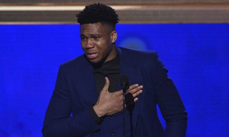 NBA Awards 2019: Το κλάμα του Γιάννη για τον πατέρα του (vid)