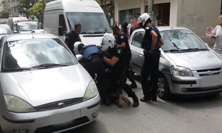 Λάρισα: Γυμνός άνδρας στον δρόμο (vid)