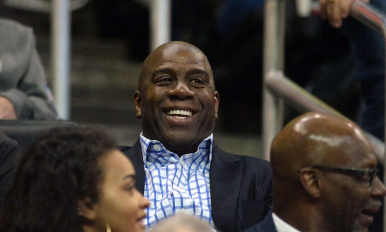 Μάτζικ Τζόνσον: «Ξέρω ότι ο ΛεΜπρόν χαμογελάει τώρα» (pics)