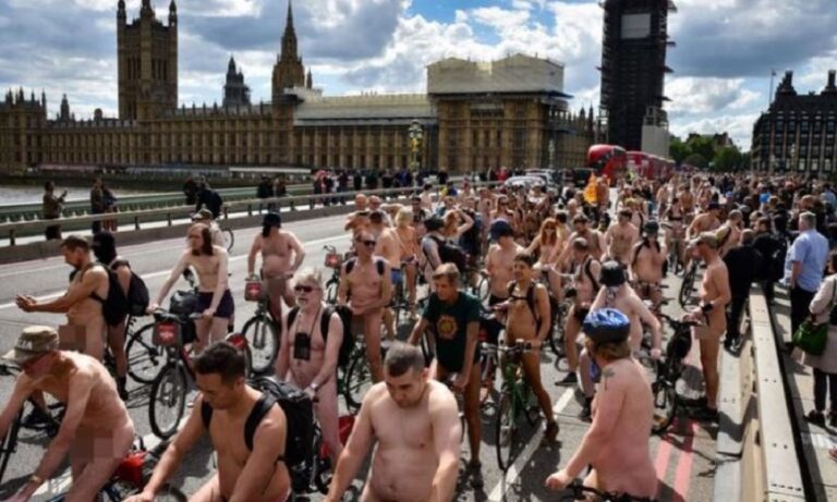 Λονδίνο: Γυμνοί ποδηλάτες πλημμύρισαν τους δρόμους (vids)