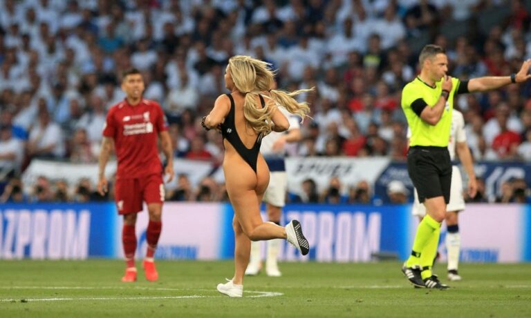 Τότεναμ – Λίβερπουλ: Εισβολέας διαφήμισε site πορνό! (pics)