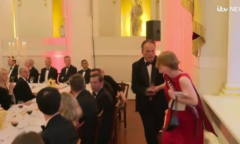 Βρετανία: Σάλος με την βιαιοπραγία υπουργού (vid)