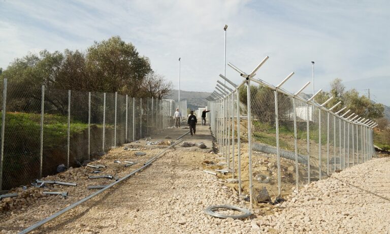 Οινόφυτα: Οκτώ τραυματίες από πτώση δέντρου