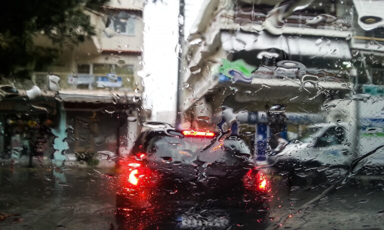 Καιρός 19/7: Ζέστη, αλλά και βροχές!