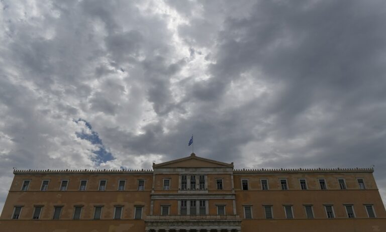 Καιρός: O «Αντίνοος» φέρνει βροχές και καταιγίδες