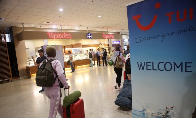 «Γερμανοί αστυνομικοί ελέγχουν επιβάτες σε ελληνικό αεροδρόμιο»