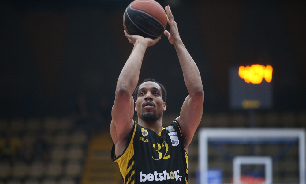 Χάντερ: «Η ΑΕΚ μου χρωστάει ακόμα τρεις μήνες»