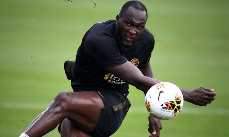 Υπέρβαρος ο Λουκάκου: Δείτε πόσα κιλά ζυγίζει