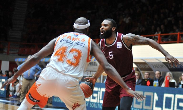 Ήφαιστος: Ανανέωσε και επίσημα ο Σον Έβανς