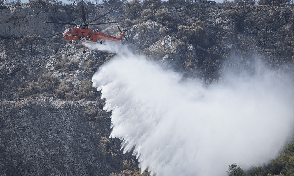 Φωτιά: Μάχη με τις φλόγες σε Ασπρόπυργο, Αχαΐα, Ηλεία, Σαλαμίνα