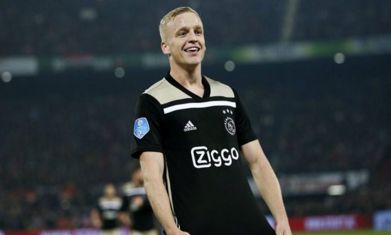 Φαν ντε Μπέικ: «Μπορεί και να παραμείνω στον Άγιαξ»