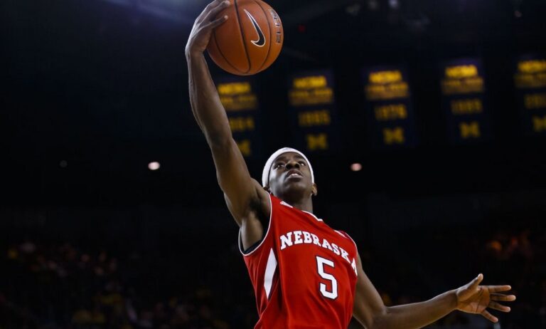 Λαύριο: Πήρε Αμερικανό πόιντ γκαρντ (vids)