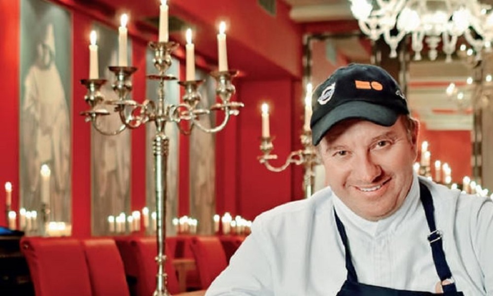 Επίθεση Ρουβίκωνα στο εστιατόριο του Μποτρίνι! (vid)