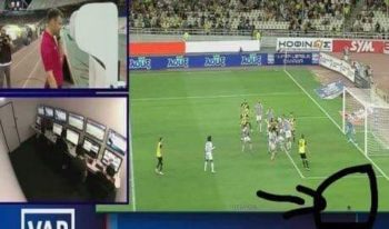 VAR: Φωτογραφία με τον Μάνταλο να καλύπτεται στο 2-2!