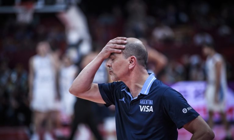 Ερνάντεζ: «Ο Σκόλα είπε πανηγυρίστε 25 λεπτά και κλείστε τα social media» (vids)