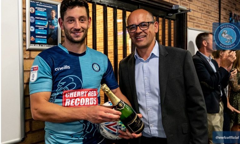 Μυθικό: Γκολ με δύο απευθείας κόρνερ και ένα φάουλ στο ίδιο παιχνίδι!