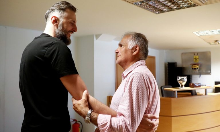 Σανικίτζε: «Ας το... αποκαλύψει ο Γουλιέλεμος»