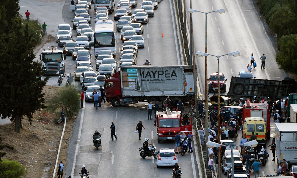 Σοβαρό τροχαίο με τραυματίες στην Αθηνών – Κορίνθου (vid)