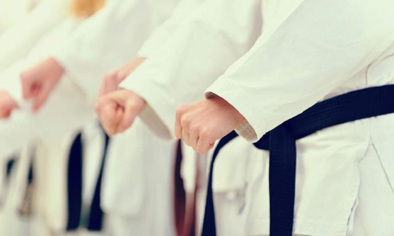 Το είδαμε κι αυτό: Μαθήματα αυτοάμυνας για εφοριακούς! (vid)