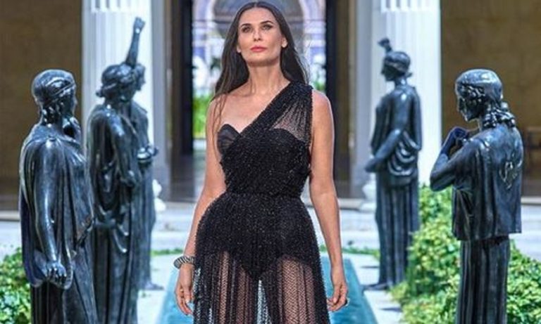 Demi Moore: Φωτογραφίζεται ολόγυμνη και κάνει σοκαριστικές αποκαλύψεις