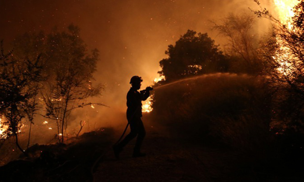 Φωτιά: Δύσκολη νύχτα για τη Ζάκυνθο