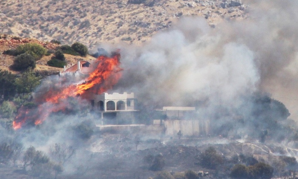 Φωτιά στο Λαγονήσι: Εκκενώνονται σπίτια