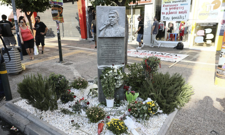 «Σιγά μην κλάψω» – Έξι χρόνια απ’ τη δολοφονία του Παύλου Φύσσα