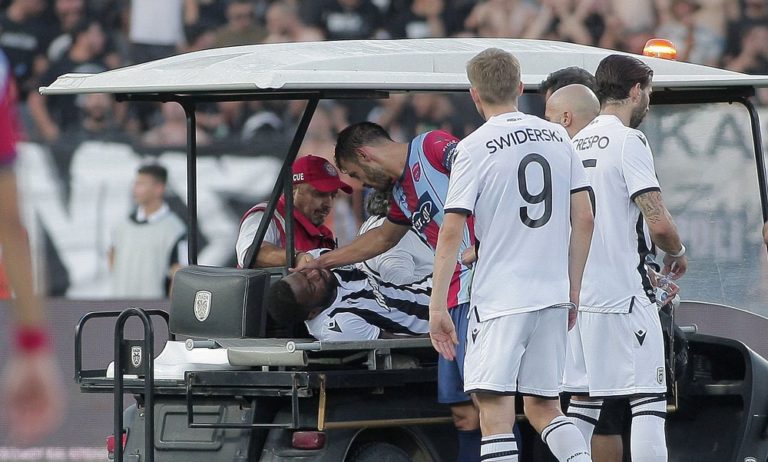 ΠΑΟΚ: Αγωνία για Βαρέλα – Έφυγε με πατερίτσες