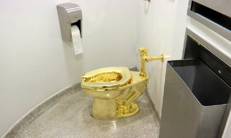 Βρετανία: Έκλεψαν χρυσή τουαλέτα αξίας 900 χιλιάδων ευρώ