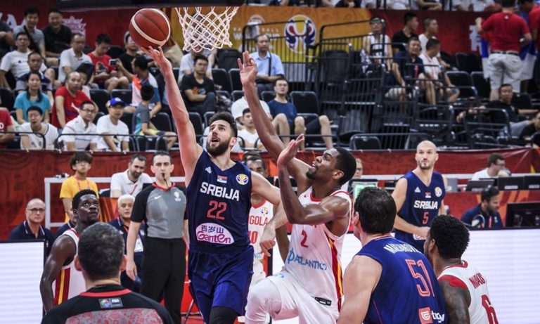 Μίτσιτς: Μένει στην Κίνα παρά το πένθος